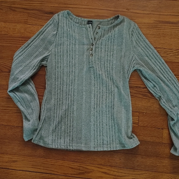 Women's long sleeve lightweight sweater/shirt - Picture 1 of 1